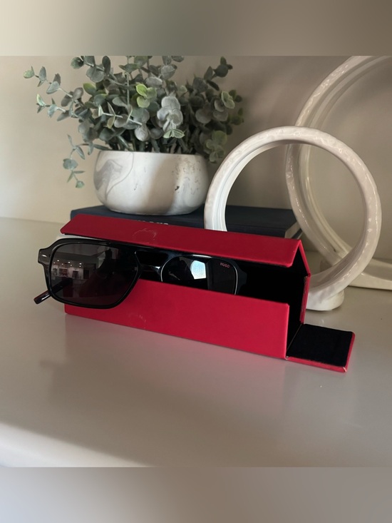 HUGO Black Sunglasses with Dark Gray Lenses